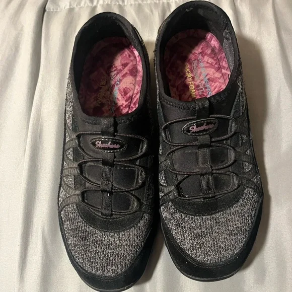 Skechers Women's Black and Gray Sneakers Size 8 - Picture 1 of 4